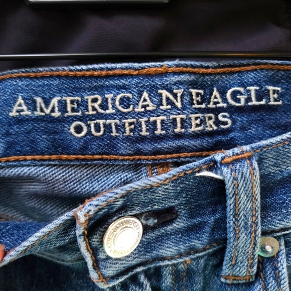 AMERICAN EAGLE Mom Shorts Floral Embroidered - Picture 8 of 11